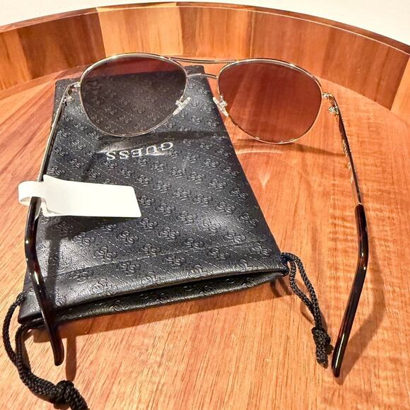 Guess Womens Aviator Sunglasses Gold Frame Gradient Brown Lens w/ Case Y2K Trend - Picture 4 of 7